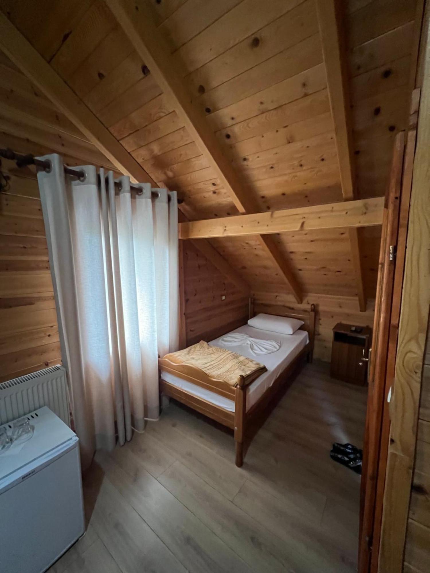 Vila Pepaj Razem Razëm Exterior foto