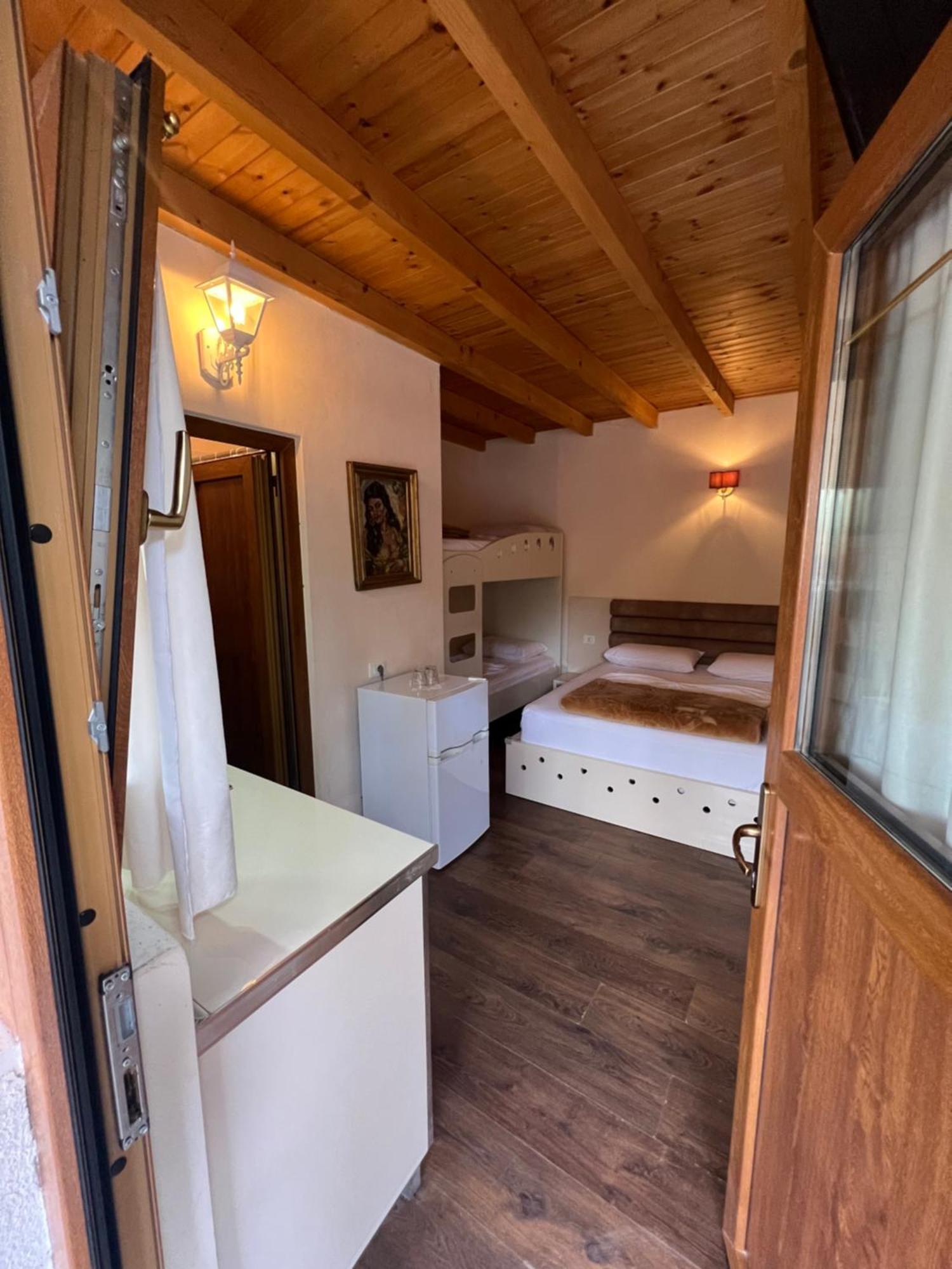 Vila Pepaj Razem Razëm Exterior foto