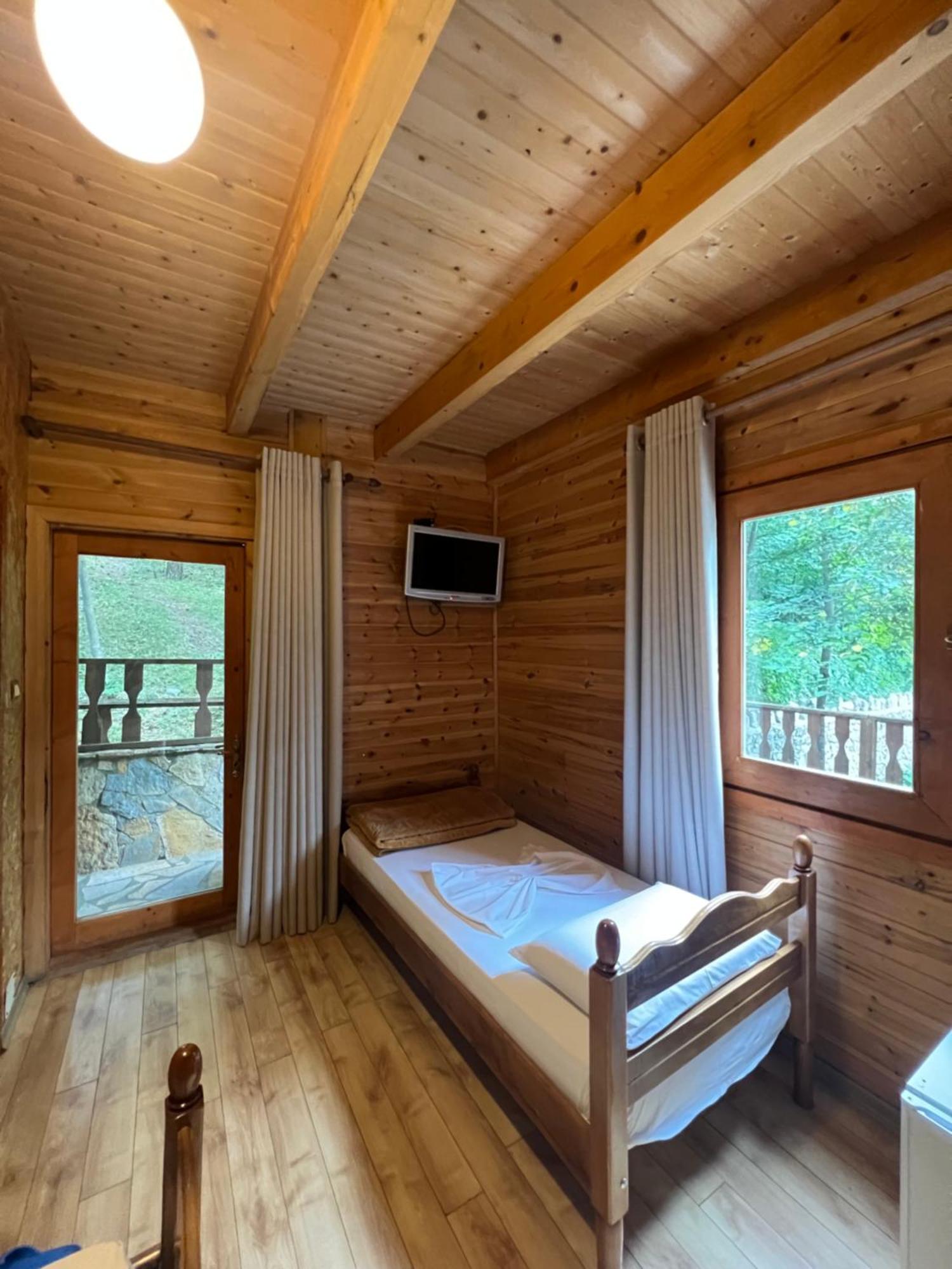 Vila Pepaj Razem Razëm Exterior foto
